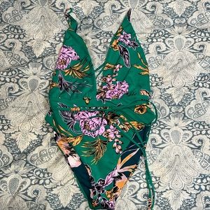 NWOT Maaji 1 piece swimsuit Large
